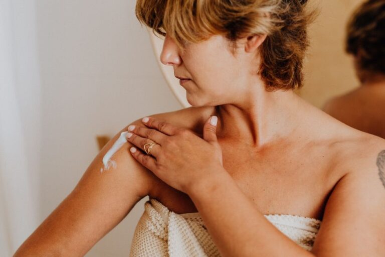 Akne Inversa im Intimbereich: Symptome, Bilder & Hilfe