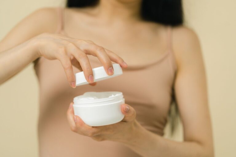 Schuppenflechte: Creme oder Salbe – was hilft besser?